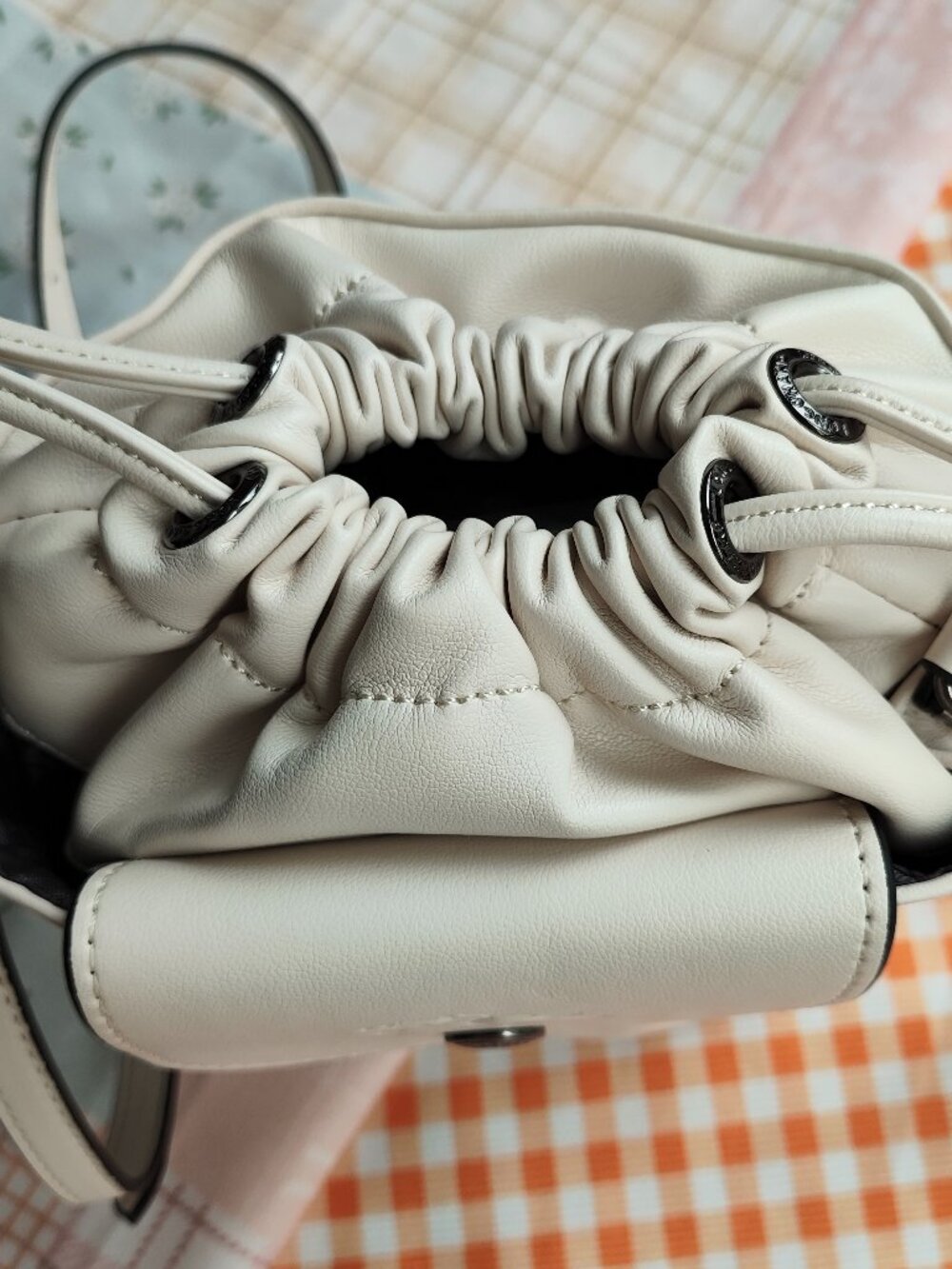 Longchamp Le Pliage Xtra Off-White Drawstring Bucket Bag - Picture 4 of 6